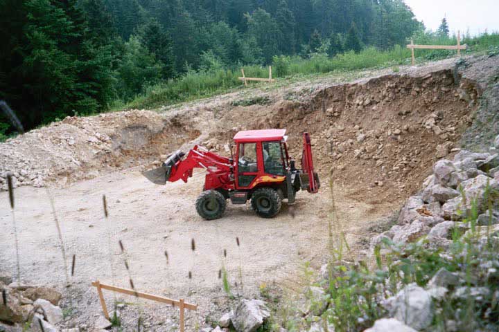 Rawcliffe House: Excavating.