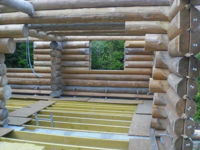 Rawcliffe House: Hemp insulation between logs.