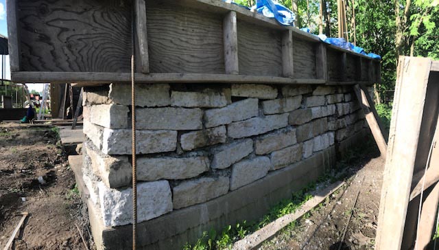 Slipforms were moved up the wall as the stonework progressed.